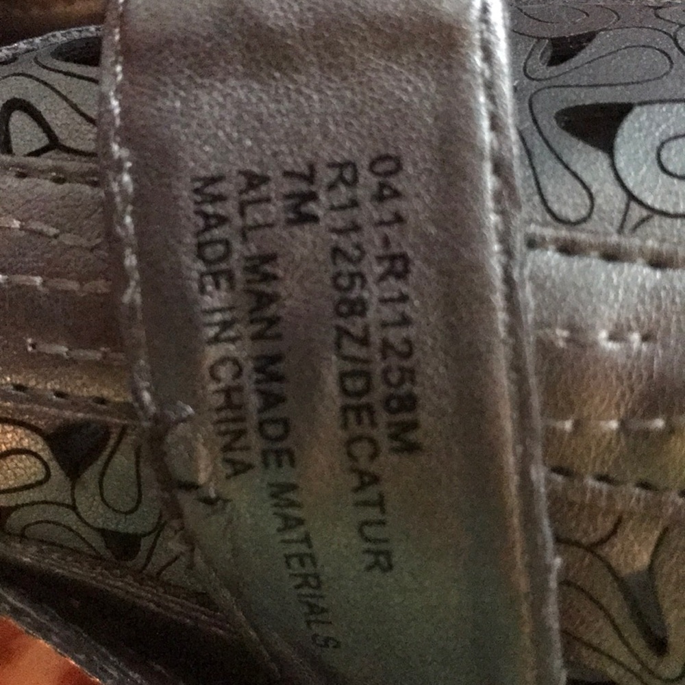 Shoes - Picture 5 of 6